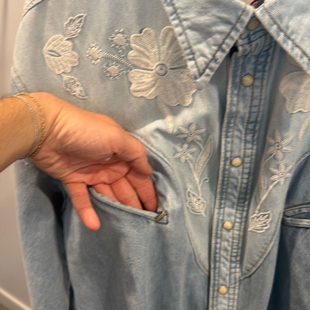 Zara x Barbie Men’s Light Denim Embroidered Western Snap Button Shirt Large NWT - Picture 10 of 15